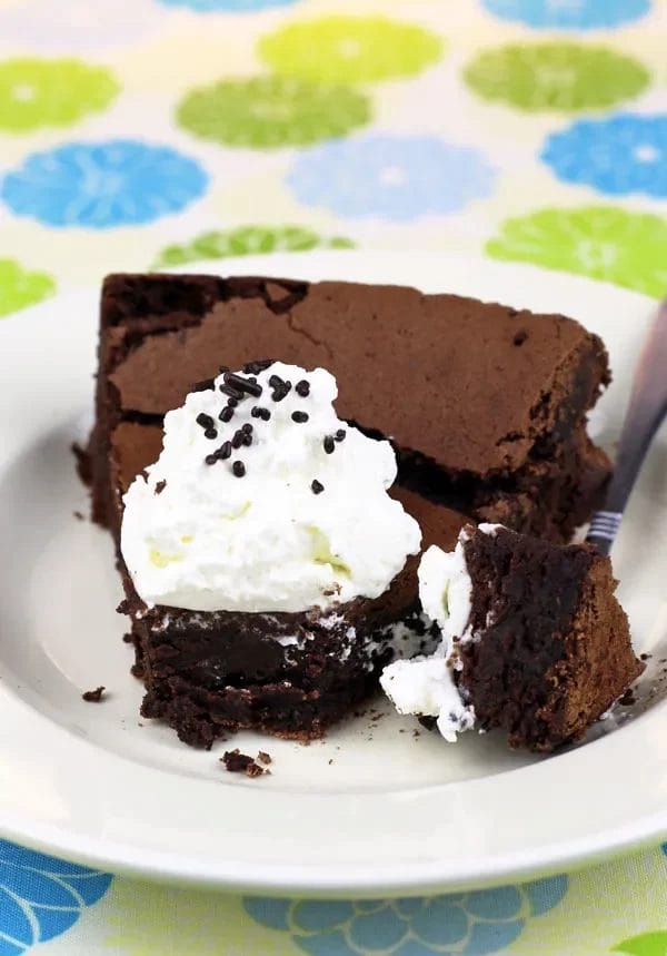 FLOURLESS CHOCOLATE BROWNIE CAKE