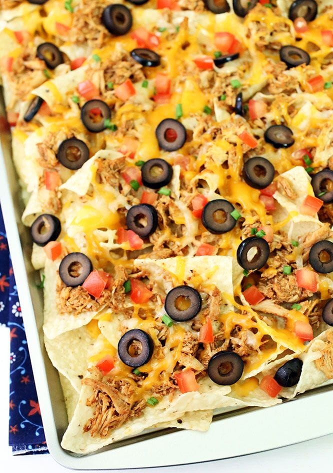 Delicious and Easy Slow-Cooker Chicken Taco Nachos