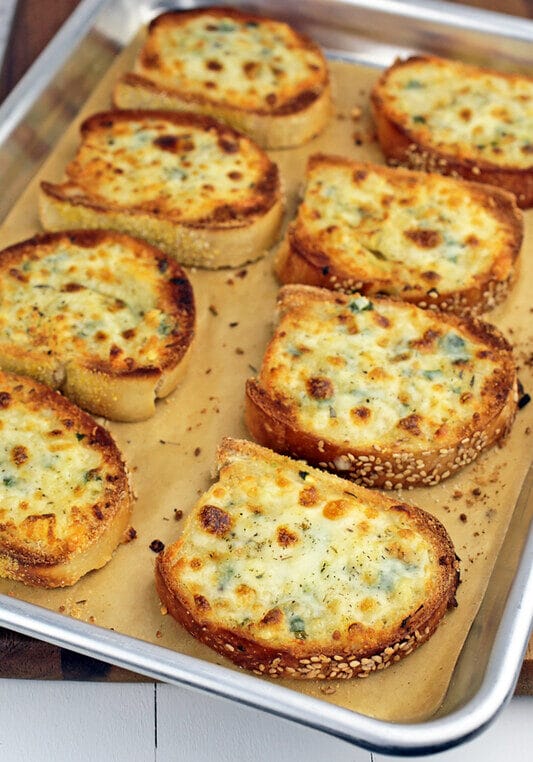 CHEESY GARLIC BREAD