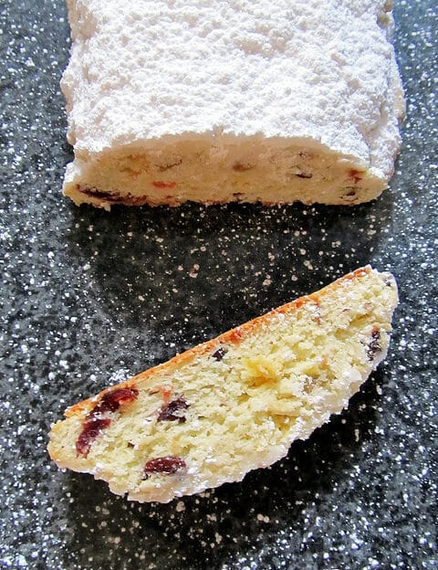 EASY CHRISTMAS STOLLEN
