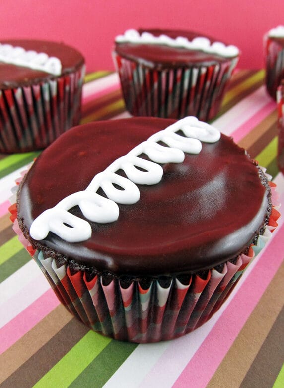 EASY HOMEMADE HOSTESS CUPCAKES