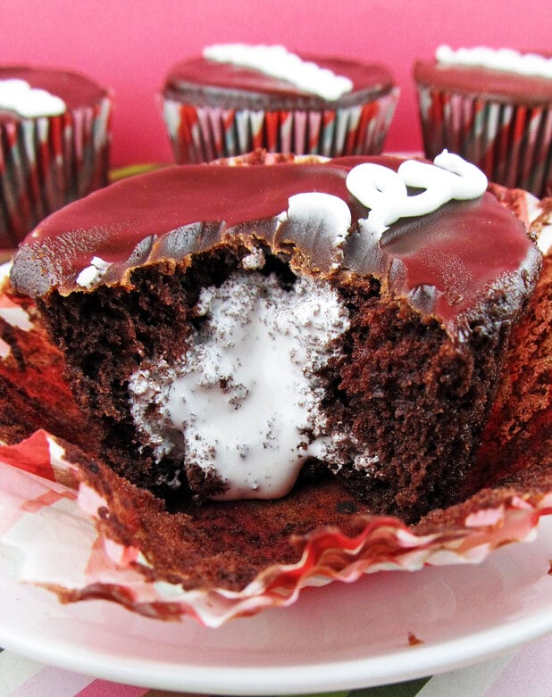 EASY HOMEMADE HOSTESS CUPCAKES