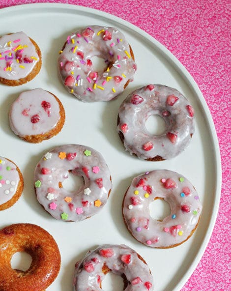 BAKED STRAWBERRY DONUTS