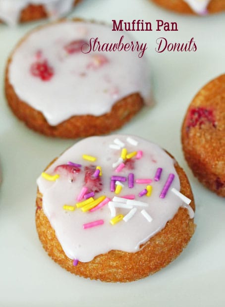 BAKED STRAWBERRY DONUTS